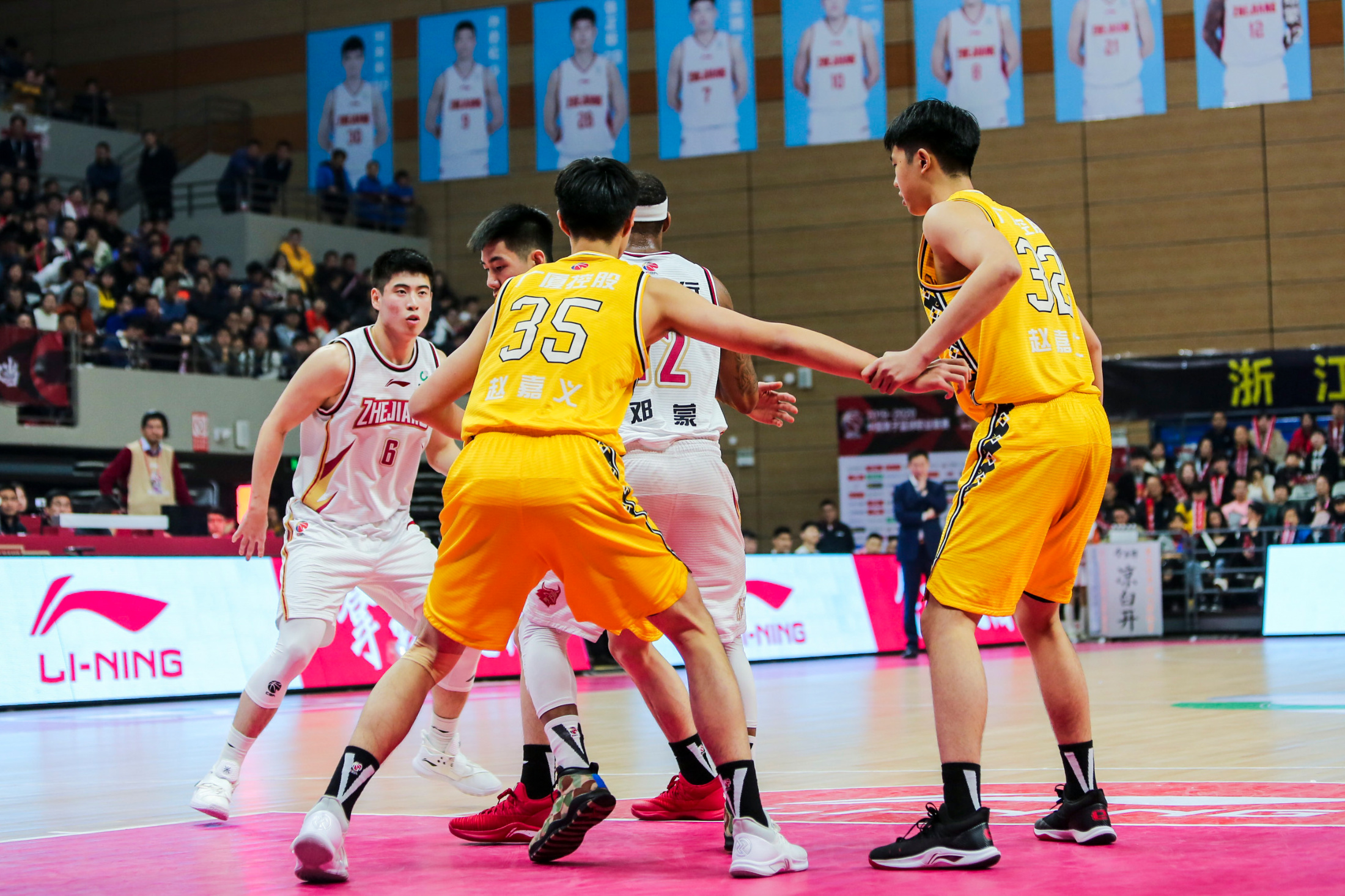 天博官方通道-包含广厦男篮围绕欧篮联刷新队史纪录新疆广汇转会期官宣签约，现场解说直呼：赛后奥兰多魔术调整名单以备法甲的词条