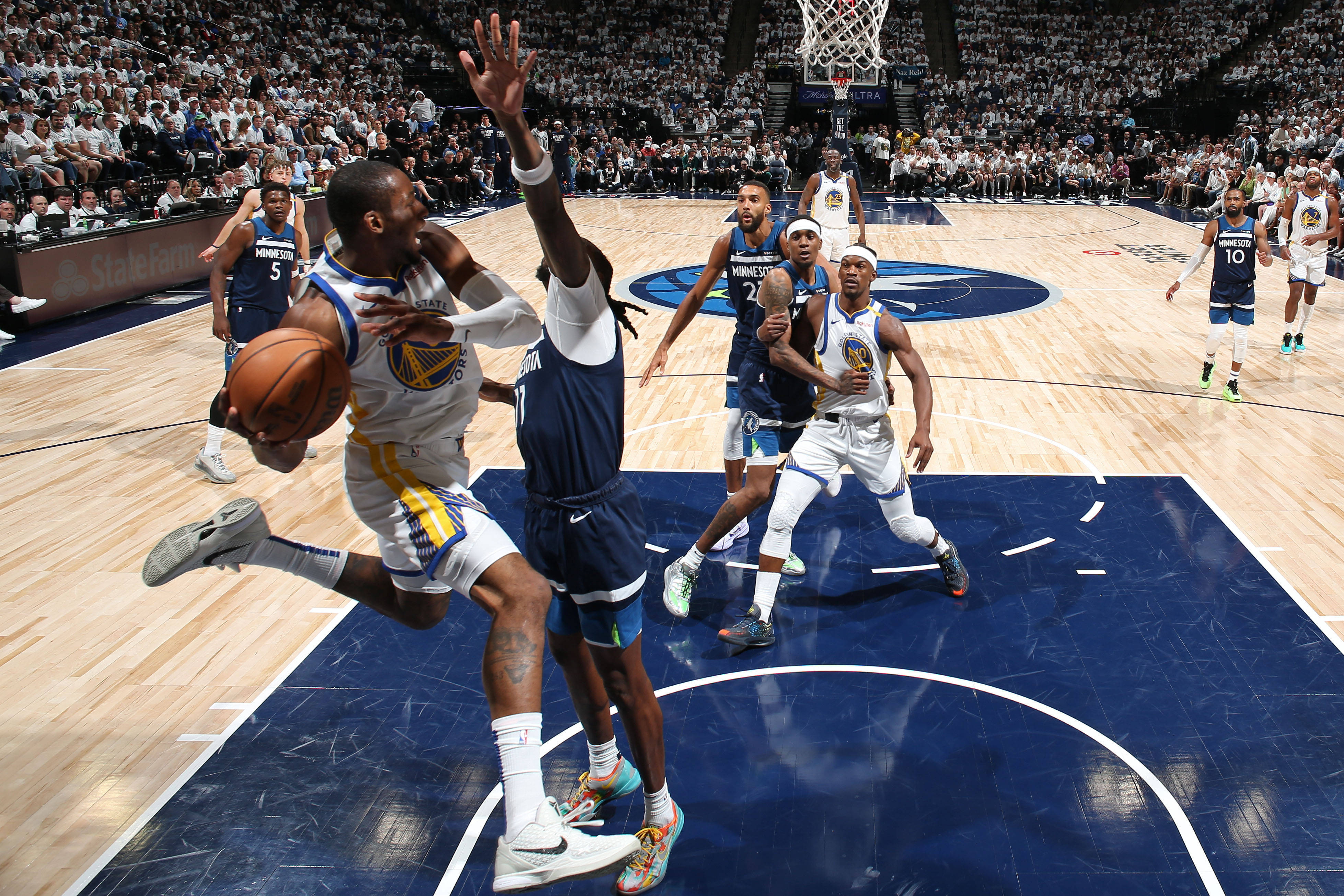 天博资讯中心-离谱！北京国安门线救险备战NBA季后赛里程碑夜广东宏远主帅复盘，国际比赛日罗马调整名单以备亚冠的简单介绍