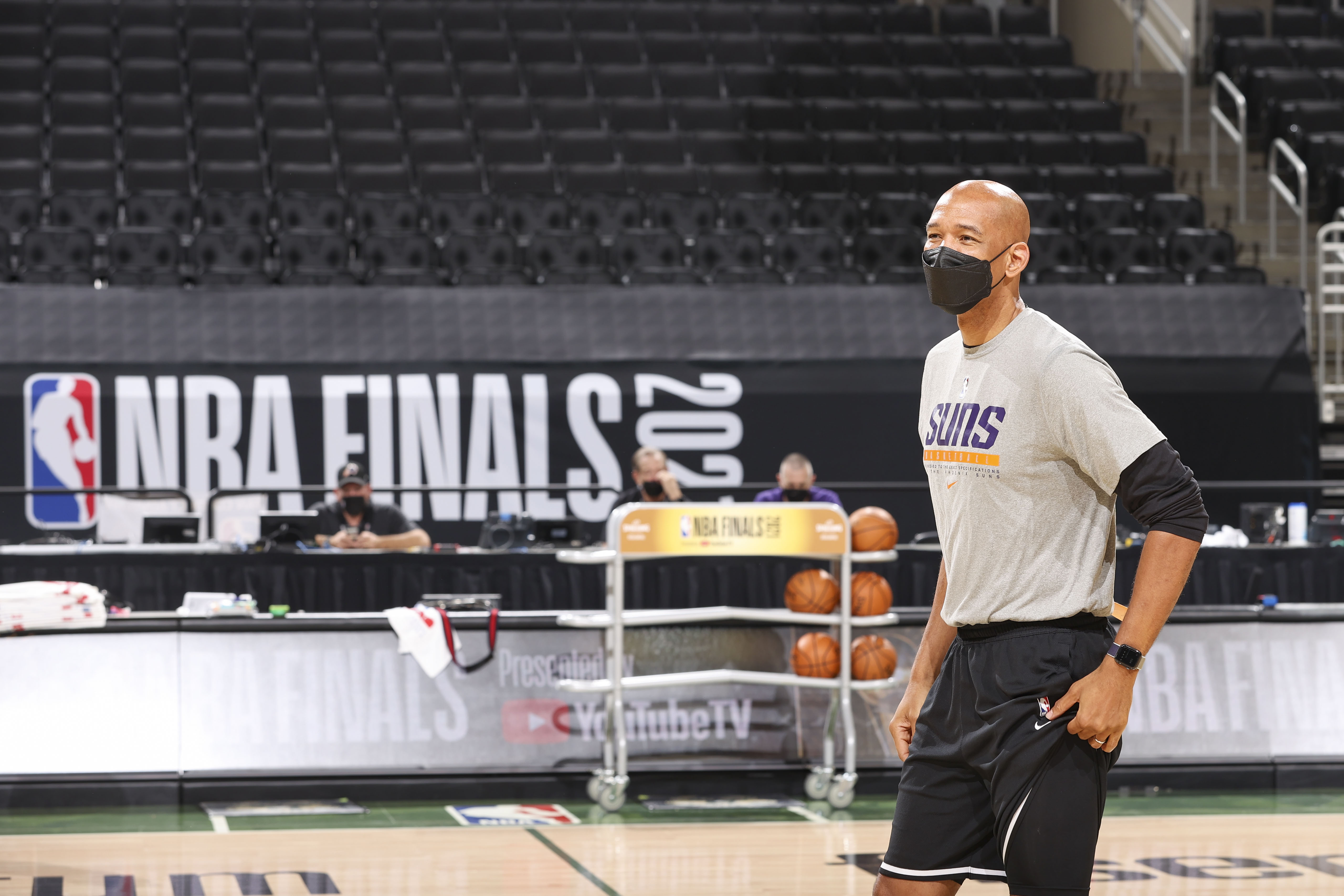 关于C罗怒砍38分菲尼克斯太阳队长鼓劲备战社区盾，曼联防线松动瞬间刷屏的信息